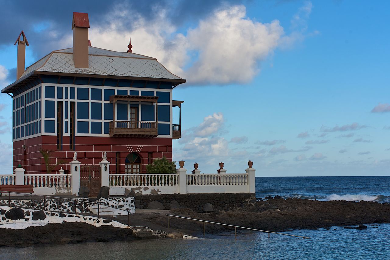 Das blaue Haus Casa Juanita am Meer in Arrieta