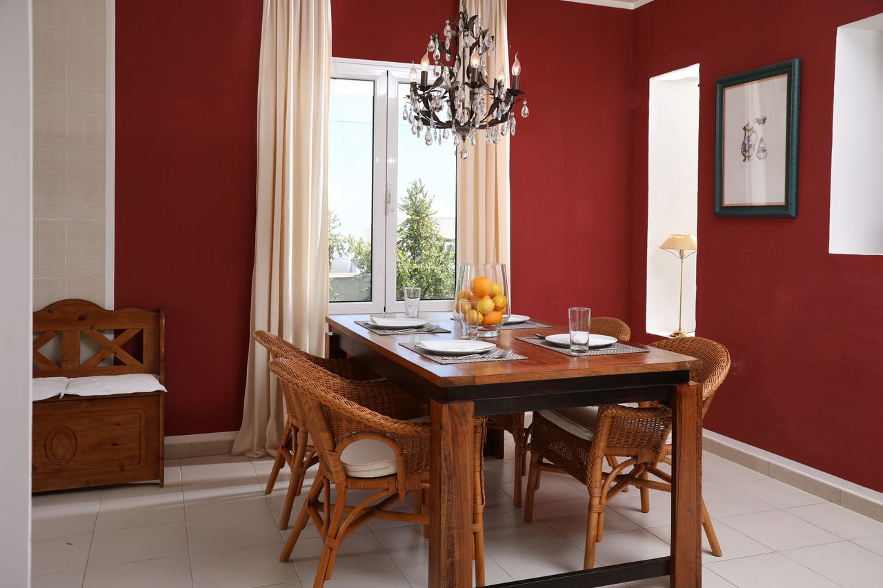 The dining area in daylight